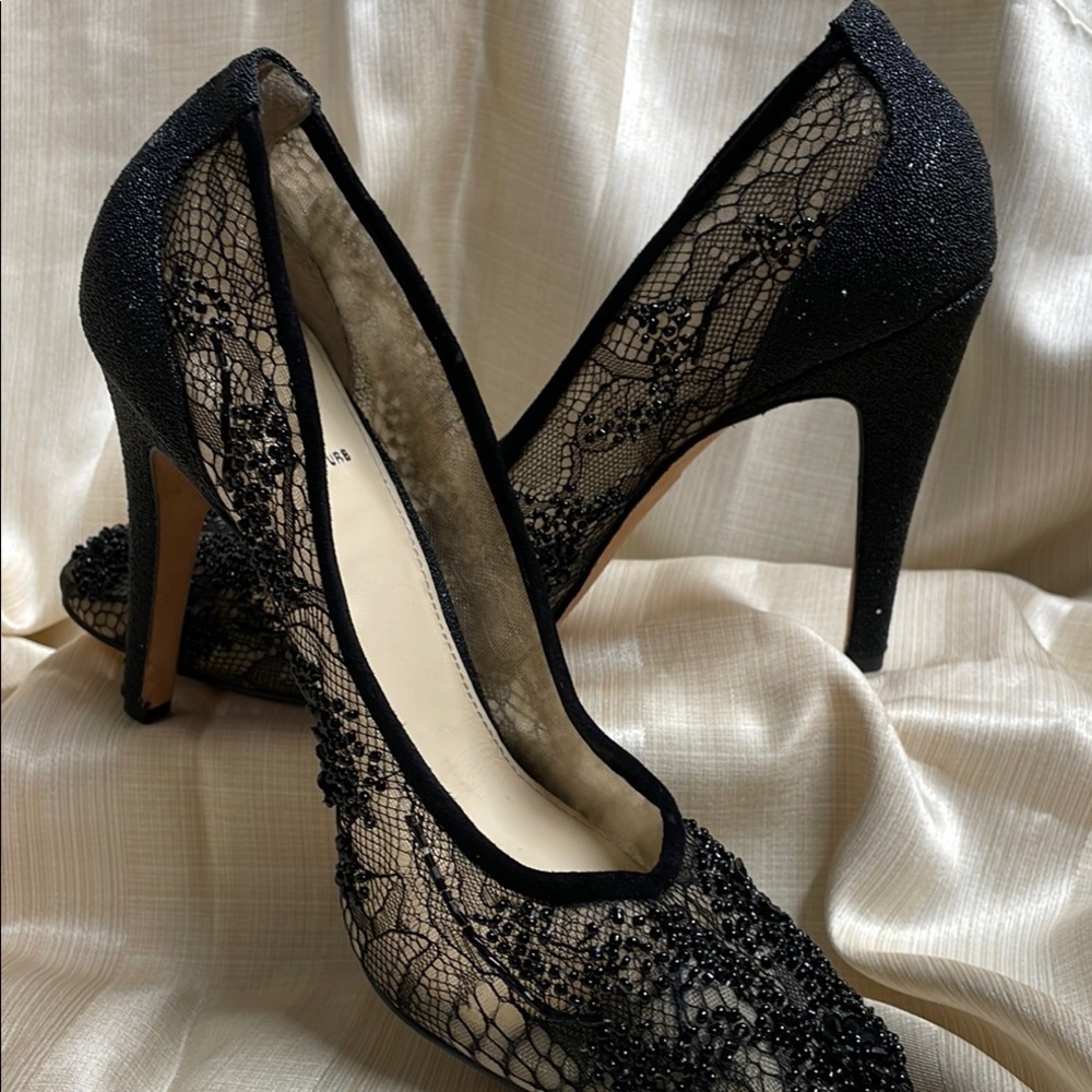 Vero Cuoio Black Lace Beaded 4in. Heels Elegant Stiletto Design